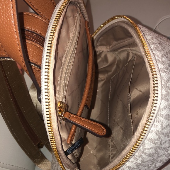 Michael Kors Women’s Erin Small Backpack (Vanilla) - Picture 3 of 3